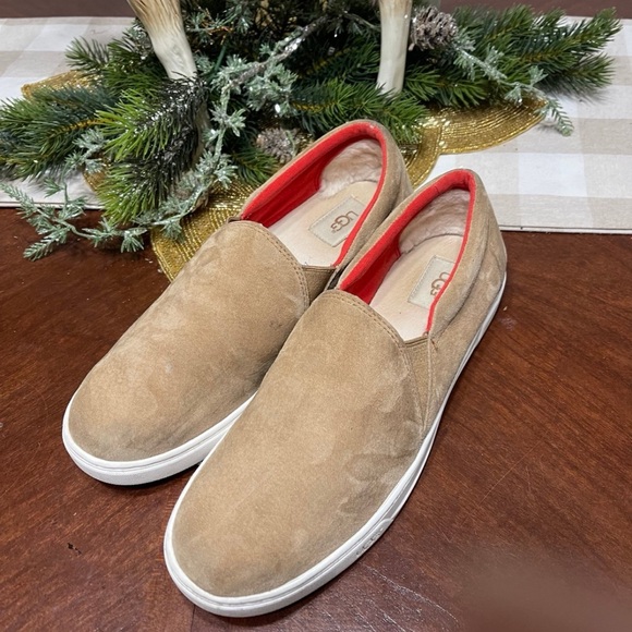 UGG KITLYN SLIP ON SNEAKER  SUEDE - Picture 1 of 9
